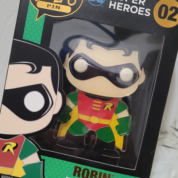 Funko POP! Pin DC Robin - Picture 3 of 4